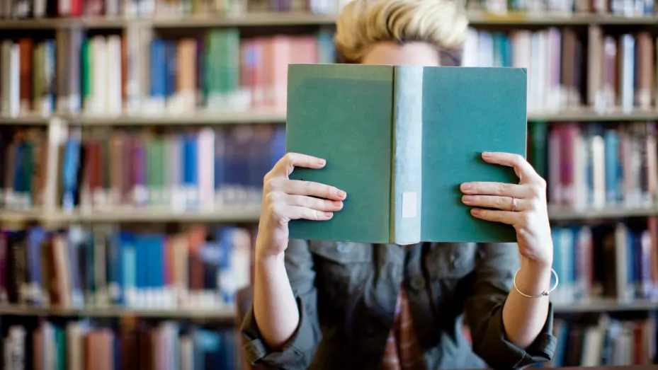 The best books to read to get smarter about your money, according to personal finance experts